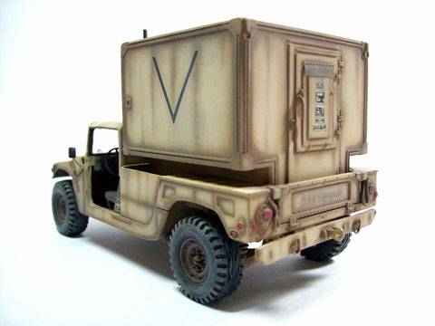 Representaci&oacute;n del utilitario Hummer del USMC (cuerpo de marines) durante las operaciones denominadas "Escudo y Tormenta del Desierto" a comienzos de los a&ntilde;os 90 en el Golfo P&eacute;rsico.