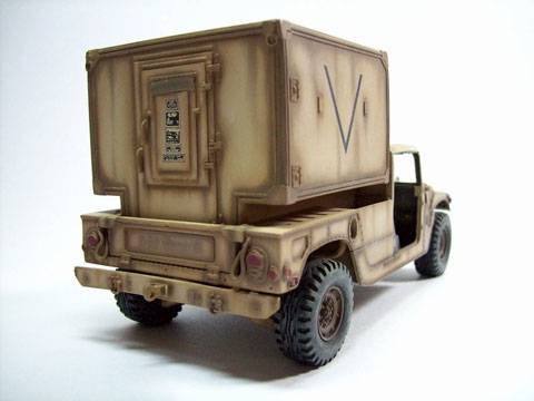 Representaci&oacute;n del utilitario Hummer del USMC (cuerpo de marines) durante las operaciones denominadas "Escudo y Tormenta del Desierto" a comienzos de los a&ntilde;os 90 en el Golfo P&eacute;rsico.