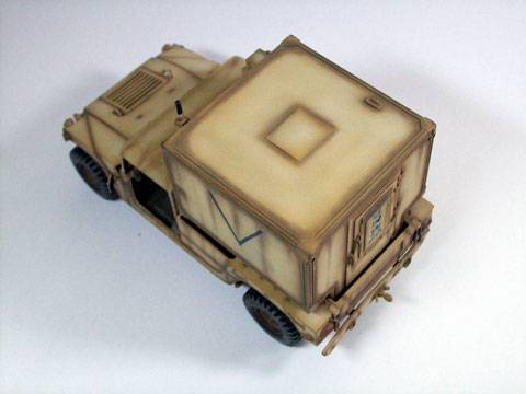 Representaci&oacute;n del utilitario Hummer del USMC (cuerpo de marines) durante las operaciones denominadas "Escudo y Tormenta del Desierto" a comienzos de los a&ntilde;os 90 en el Golfo P&eacute;rsico.