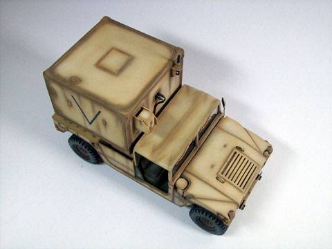 Representaci&oacute;n del utilitario Hummer del USMC (cuerpo de marines) durante las operaciones denominadas "Escudo y Tormenta del Desierto" a comienzos de los a&ntilde;os 90 en el Golfo P&eacute;rsico.