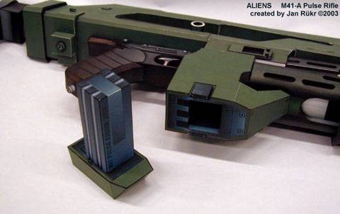Recortable de Papel del  Rifle de Asalto de Aliens , el Rifle M41 - A Pulse