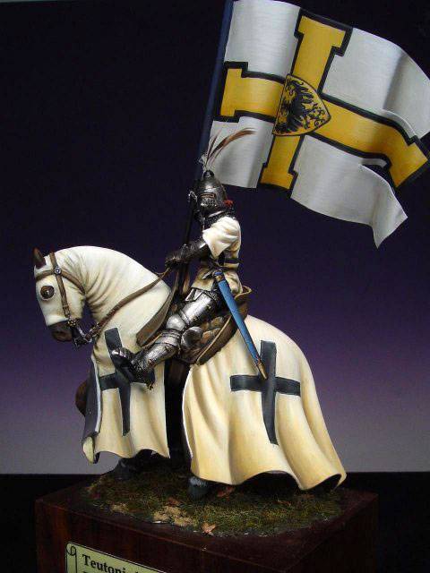 figura de un Caballero abanderado de de la Orden Teut&oacute;nica
