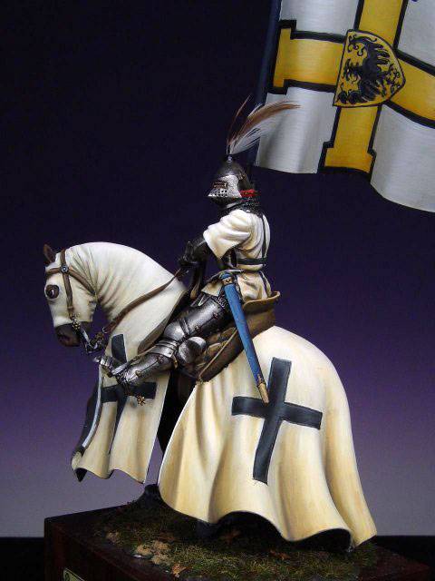 figura de un Caballero abanderado de de la Orden Teut&oacute;nica
