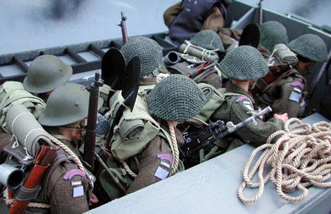 Magnifica  representacion historica con estas figuras a escala 1:6 del desembarco en Juno. Las imagenes nos dan una sensaci&oacute;n casi fotogr&aacute;fica del desembarco y asalto a la playa de Juno. 