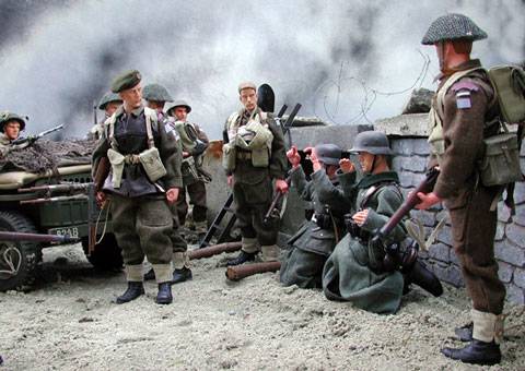 Magnifica  representacion historica con estas figuras a escala 1:6 del desembarco en Juno. Las imagenes nos dan una sensaci&oacute;n casi fotogr&aacute;fica del desembarco y asalto a la playa de Juno. 