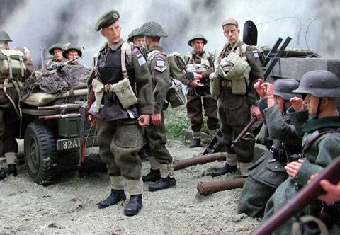 Magnifica  representacion historica con estas figuras a escala 1:6 del desembarco en Juno. Las imagenes nos dan una sensaci&oacute;n casi fotogr&aacute;fica del desembarco y asalto a la playa de Juno. 