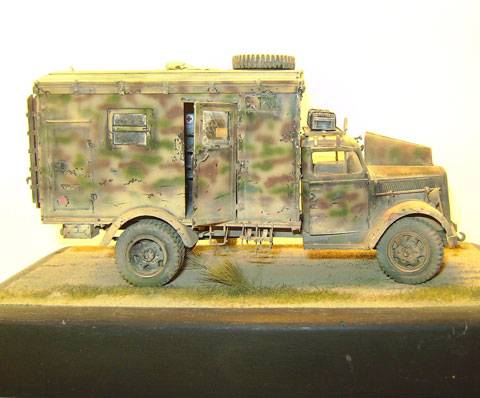 Opel Blitz A-tipe kfz. 305 Radio Transmisor - Escala 1/35
