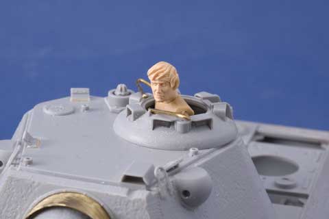 Diorama a escala 1/35 sencillo pero impactante, de un Panzer F en plena accion durante el combate