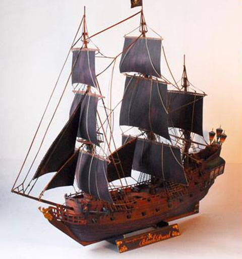 Recortable de papel o cartulina del Barco Pirata " La Perla Negra " del Capit&aacute;n  Jack Sparrow