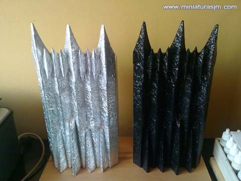 decid&iacute; imprimar con pintura negra lacada satinada para dar cuerpo sobre todo al papel de aluminio
