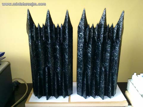 decid&iacute; imprimar con pintura negra lacada satinada para dar cuerpo sobre todo al papel de aluminio