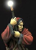  Figura en resina gris de alta calidad a escala 54mm de de la casa de miniaturas, Nocturna Models, representando a la figura del Mago Raistlin, uno de los personajes pricipales de las Cronicas de la Dragonlance.  