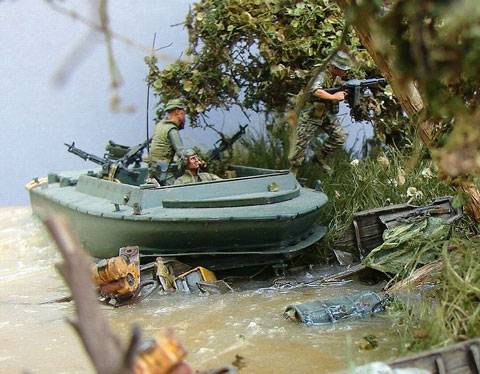 Diorama de un grupo de lanchas de asalto en busca de vietnamitas