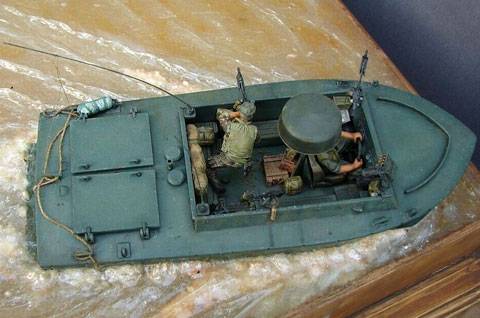 Diorama de un grupo de lanchas de asalto en busca de vietnamitas