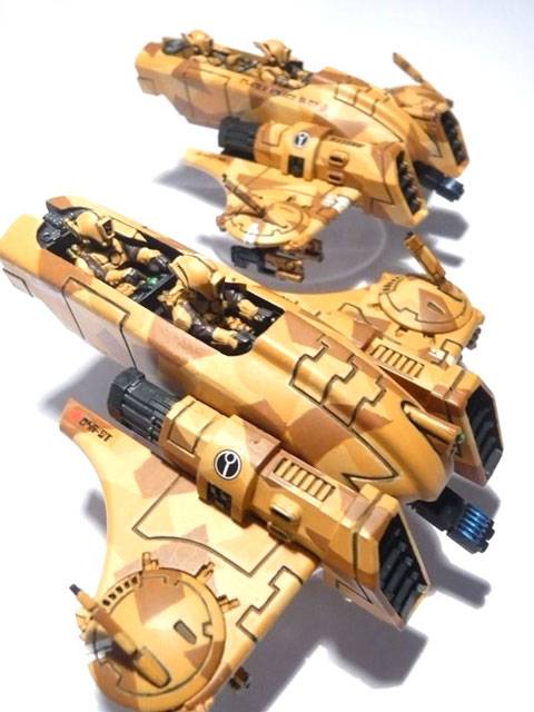  Dos modelos de pira&ntilde;as Tau a escala de 28 mm. 