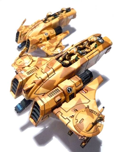  Dos modelos de pira&ntilde;as Tau a escala de 28 mm. 
