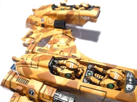  Dos modelos de pira&ntilde;as Tau a escala de 28 mm. 