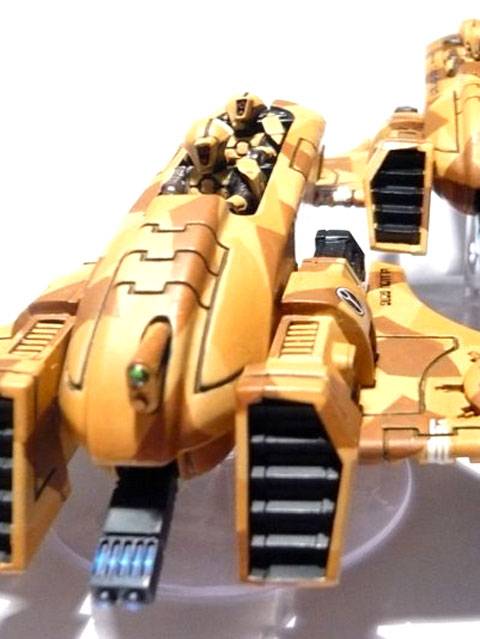  Dos modelos de pira&ntilde;as Tau a escala de 28 mm. 