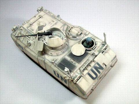 Representaci&oacute;n del AIFV en su versi&oacute;n belga,  utilizado por las fuerzas de protecci&oacute;n de la ONU (identificados por su color blanco) durante el  conflicto serbo-bosnio en los a&ntilde;os 90.