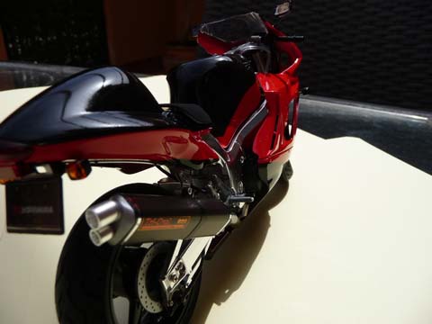 Suzuki Yoshimura X-1 Hayabusa - Escala 1/12