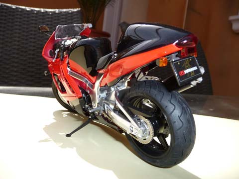 Suzuki Yoshimura X-1 Hayabusa - Escala 1/12